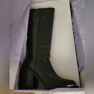 Elegant Black Heeled Boots